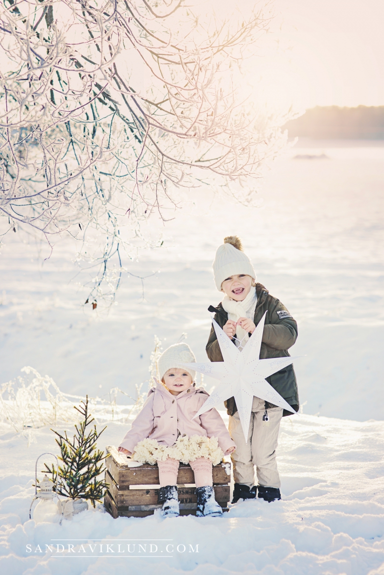 Julfoto julkort vinterfotograferng barnfotograf